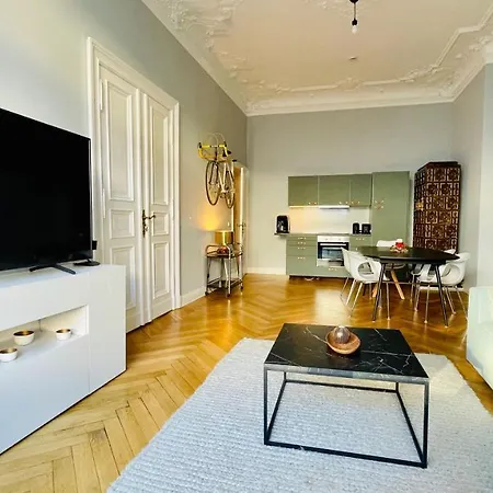Stylish Design Very Close To Kurfurstendamm At Savignyplatz * Berlin
