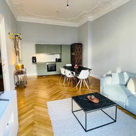 Stylish Design Very Close To Kurfurstendamm At Savignyplatz Apartment *