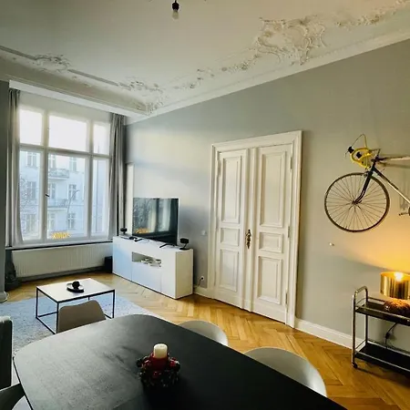 Stylish Design Very Close To Kurfurstendamm At Savignyplatz Apartment *