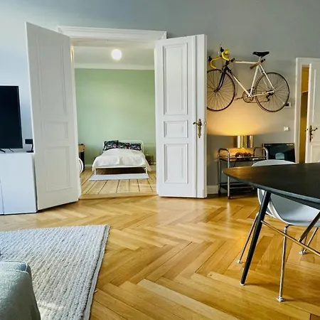 Apartment Stylish Design Very Close To Kurfurstendamm At Savignyplatz *