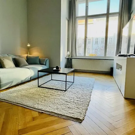 Apartment Stylish Design Very Close To Kurfurstendamm At Savignyplatz