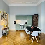 Апартаменты Stylish Design Very Close To Kurfurstendamm At Savignyplatz