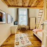 Апартаменты Stylish Design Very Close To Kurfurstendamm At Savignyplatz *