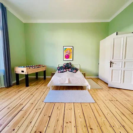 Stylish Design Very Close To Kurfurstendamm At Savignyplatz