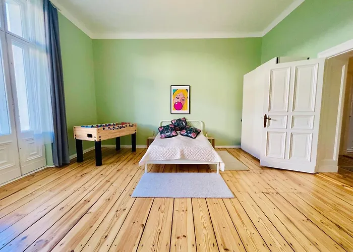 Stylish Design Very Close To Kurfurstendamm At Savignyplatz