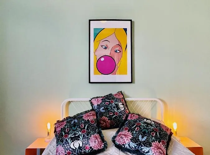 Stylish Design Very Close To Kurfurstendamm At Savignyplatz Apartment *