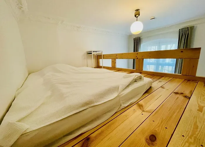 Stylish Design Very Close To Kurfurstendamm At Savignyplatz Apartment