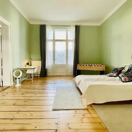 Stylish Design Very Close To Kurfurstendamm At Savignyplatz