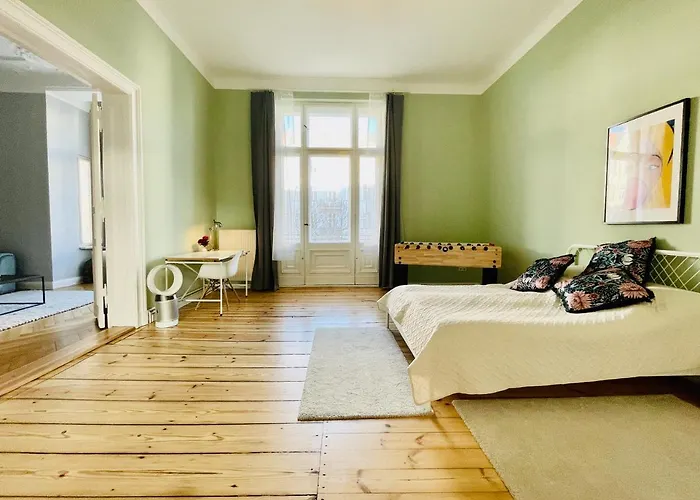 Stylish Design Very Close To Kurfurstendamm At Savignyplatz